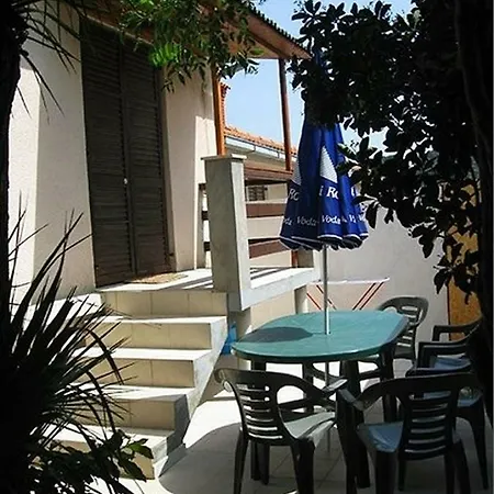 In With Seaview, Balcony, Air Condition, Wifi Apartman *